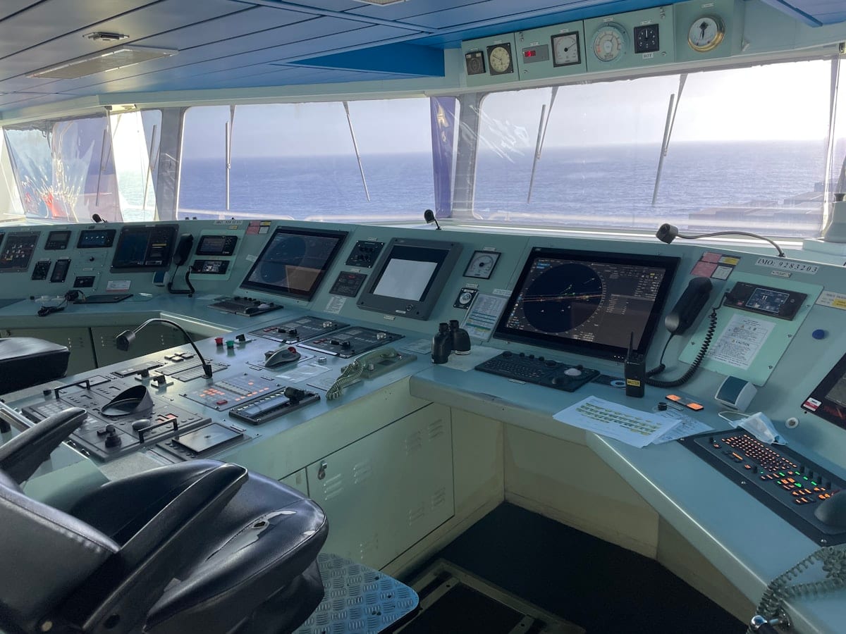 Navigational bridge of a container vessel